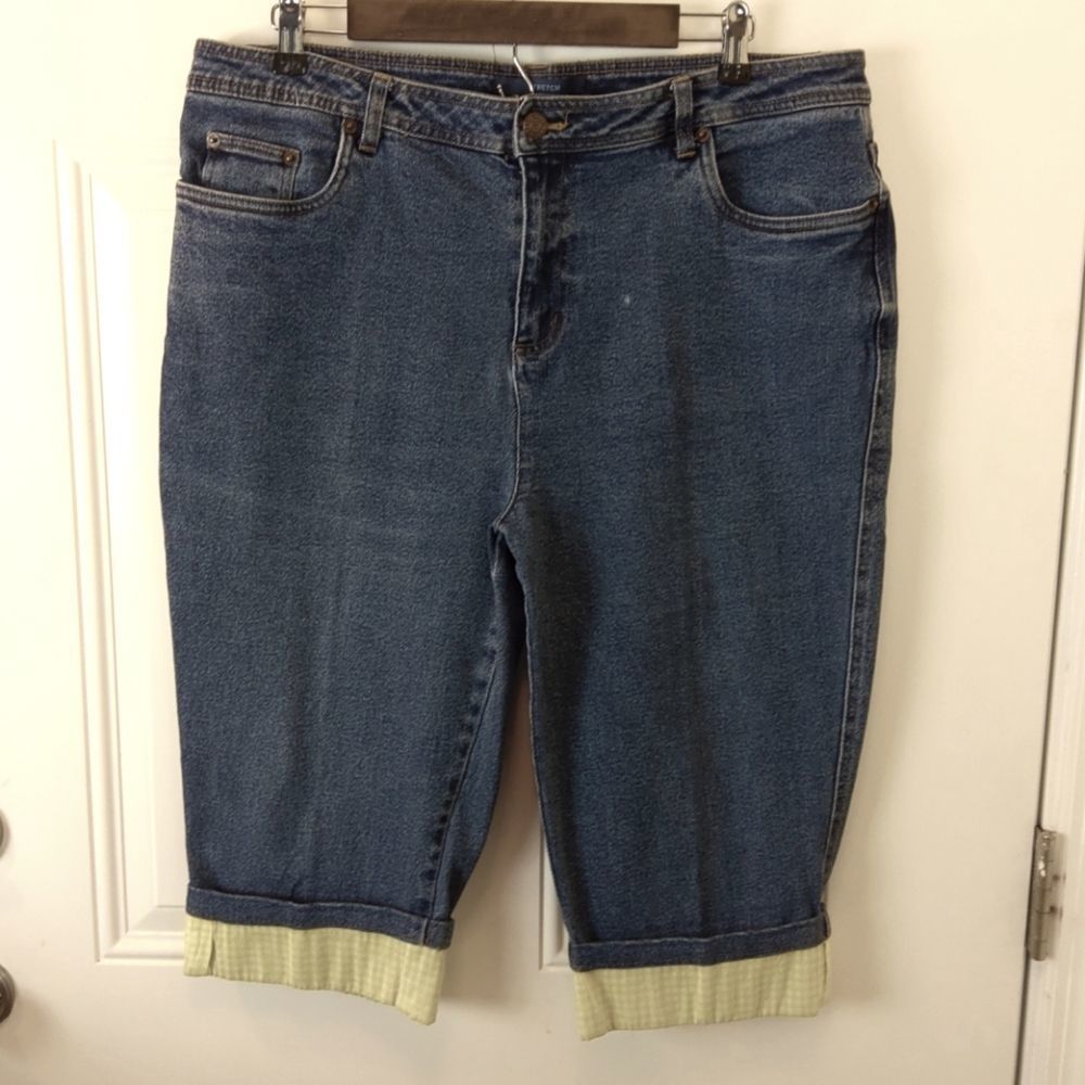 Bill Blass stretch capri with yellow gingham cuffs